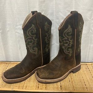 Kids cowboy boots size 2